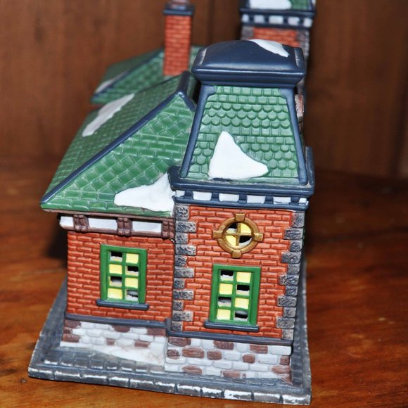 Vintage Dickens Collectible Victorian Series Train Station & Cafe Lighted House - Picture 6 of 10